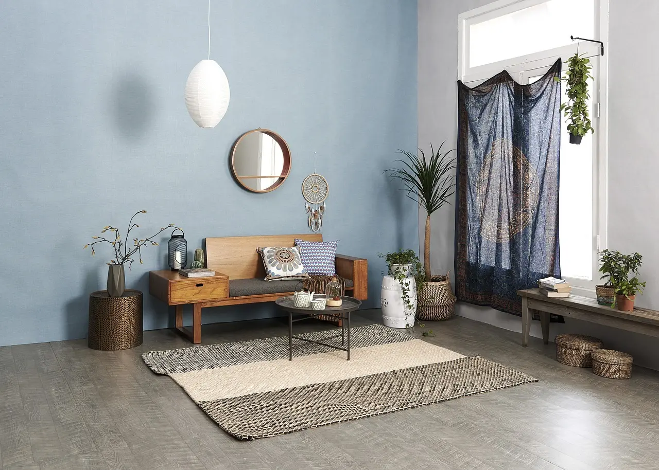 10 inspirerende idéer til at pifte stuen op med tapet